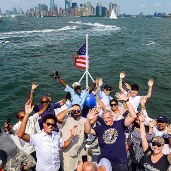 90-Minute Manhattan Scenic Cruise with Digital Photo